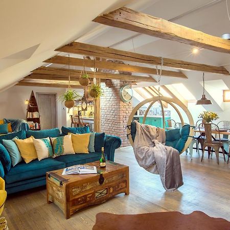 Bohemian Chic 2 Bedroom 2 Bathroom Loft With Hanging Chair Prag Eksteriør billede