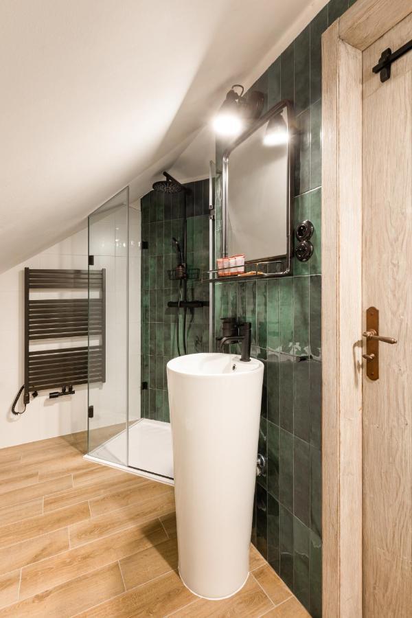 Bohemian Chic 2 Bedroom 2 Bathroom Loft With Hanging Chair Prag Eksteriør billede