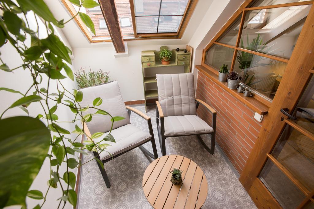 Bohemian Chic 2 Bedroom 2 Bathroom Loft With Hanging Chair Prag Eksteriør billede