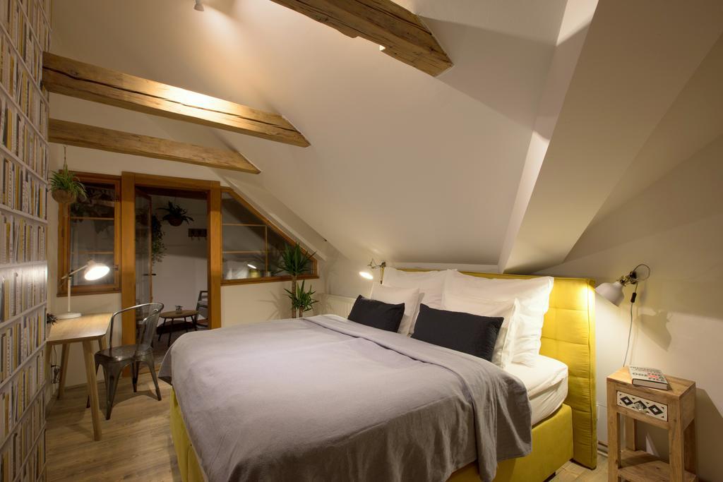 Bohemian Chic 2 Bedroom 2 Bathroom Loft With Hanging Chair Prag Eksteriør billede