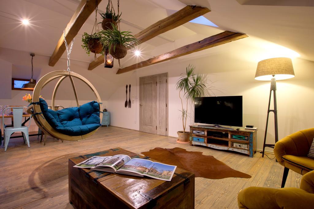 Bohemian Chic 2 Bedroom 2 Bathroom Loft With Hanging Chair Prag Eksteriør billede
