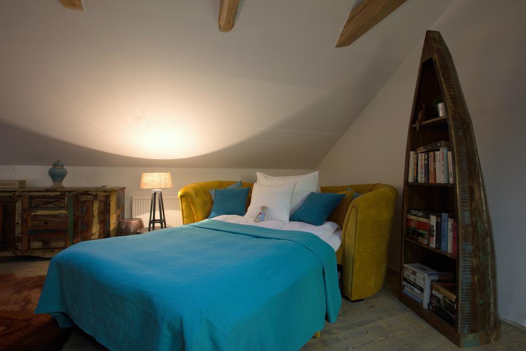 Bohemian Chic 2 Bedroom 2 Bathroom Loft With Hanging Chair Prag Eksteriør billede